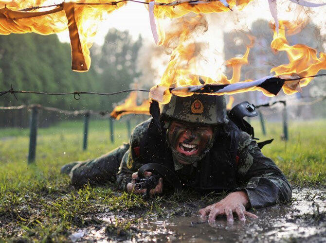 Самые изнурительные тренировки в различных армиях мира. Фото: Китай. Фото с сайта http://fullpicture.ru/