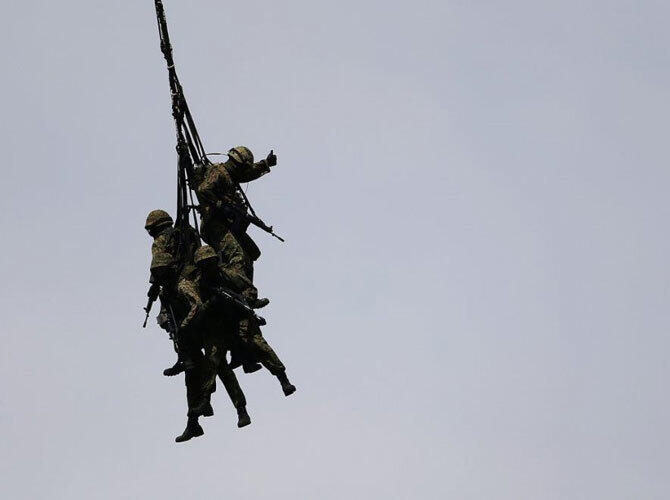 Самые изнурительные тренировки в различных армиях мира. Фото: Япония. Фото с сайта http://fullpicture.ru/