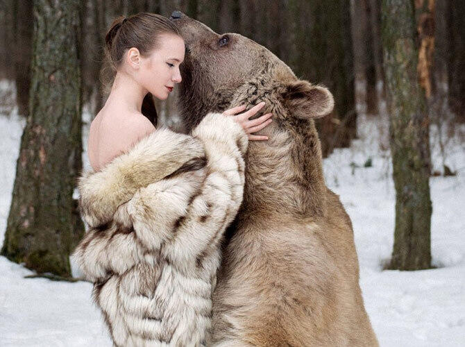 Сказочная фотосессия медведя Степана с русскими моделями