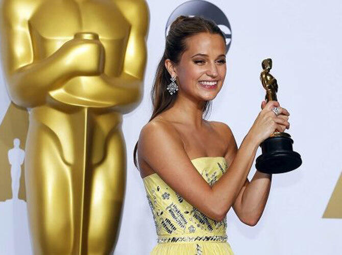 Премия Оскар 2016. Фото: Алисия Викандер завоевала премию "Оскар" за лучшую женскую роль второго плана. Фото с сайта http://rian.com.ua/