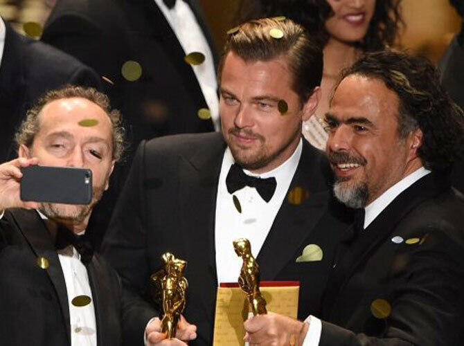 Премия Оскар 2016. Фото: "Оскар" за операторскую работу в фильме "Выживший" завоевал Эммануэль Любецки. Фото с сайта http://rian.com.ua/