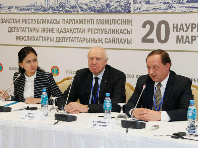 Международные наблюдатели на выборах депутатов мажилиса парламента РК. Фото: Наблюдатели из Литвы