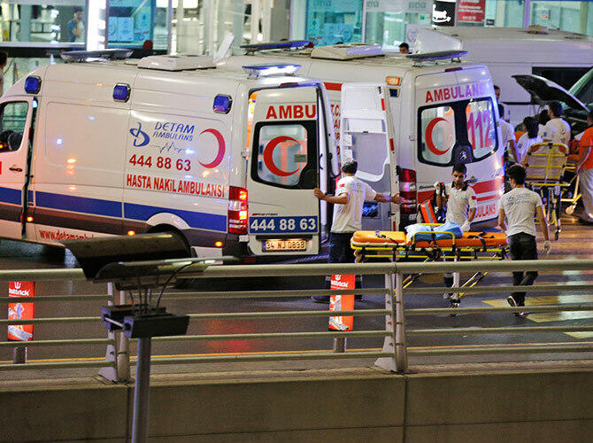 Теракт в стамбульском аэропорту: первые кадры с места ЧП. Фото: Фото с сайта lenta.ru