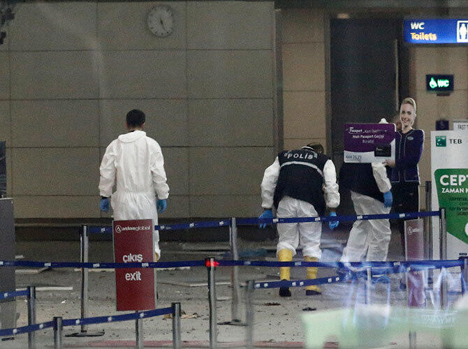 Теракт в стамбульском аэропорту: первые кадры с места ЧП. Фото: Фото с сайта lenta.ru