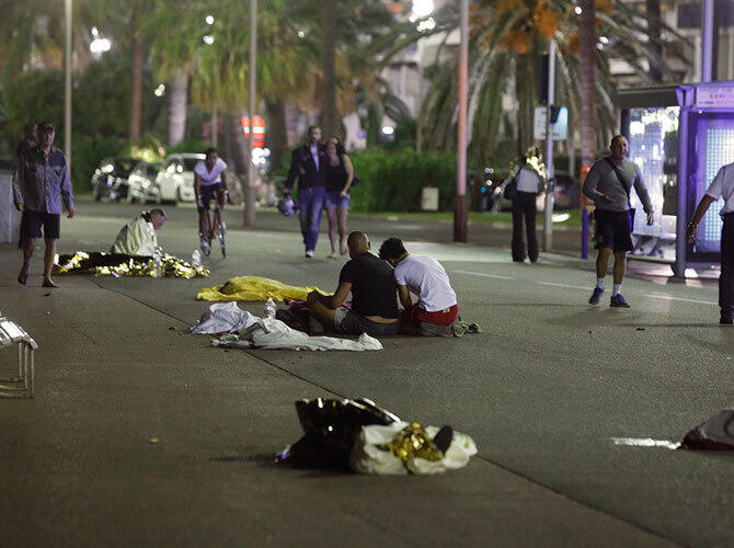Кровавый теракт на набережной главного французского курорта. Фото: Фото с сайта lenta.ru