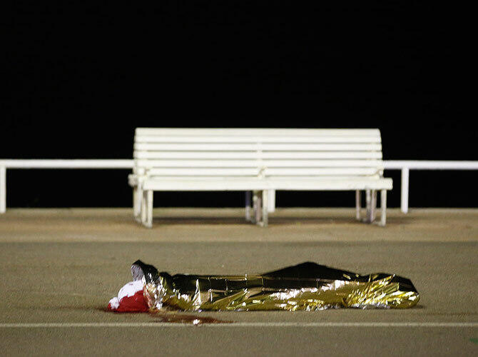 Кровавый теракт на набережной главного французского курорта. Фото: Фото с сайта lenta.ru