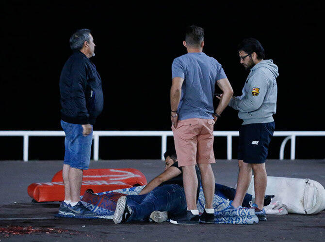 Кровавый теракт на набережной главного французского курорта. Фото: Фото с сайта lenta.ru