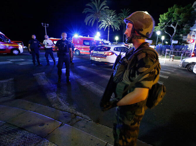 Кровавый теракт на набережной главного французского курорта. Фото: Фото с сайта lenta.ru