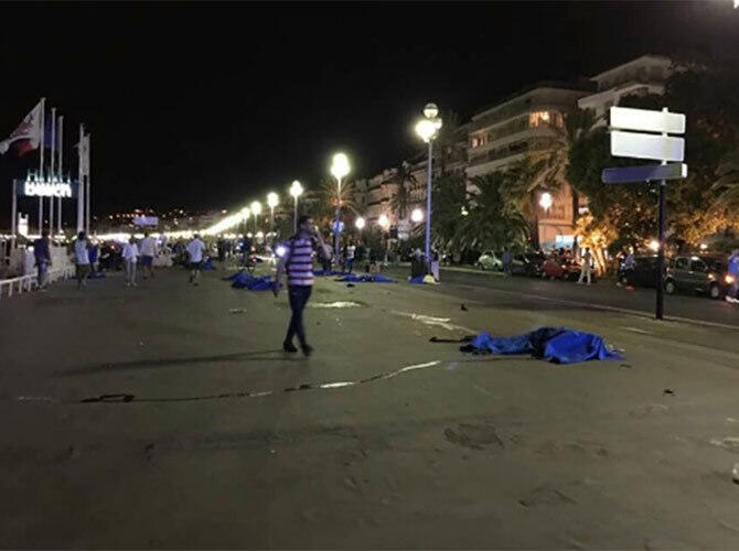 Кровавый теракт на набережной главного французского курорта. Фото: Фото с сайта lenta.ru