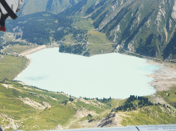 В горах близ Алматы проводят превентивные противоселевые мероприятия