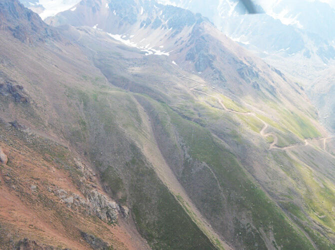 В горах близ Алматы проводят превентивные противоселевые мероприятия