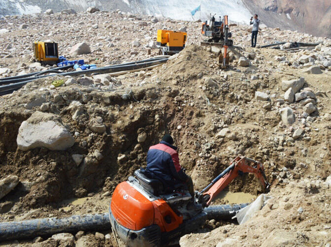 В горах близ Алматы проводят превентивные противоселевые мероприятия