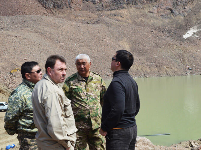 В горах близ Алматы проводят превентивные противоселевые мероприятия