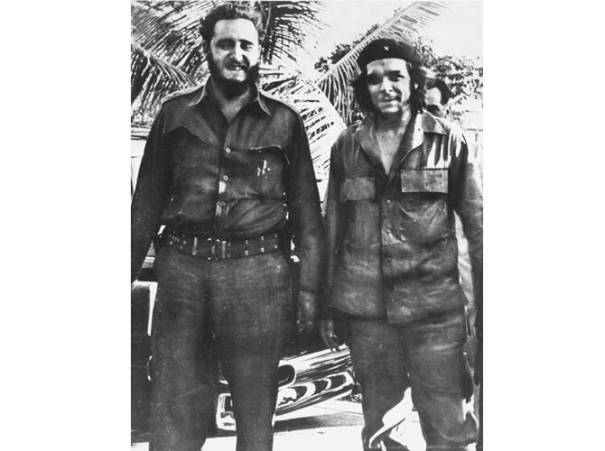 Команданте Острова свободы. Вместе с братом Раулем Кастро и аргентинцем Эрнесто Че Геварой Фидель возглавил революционное движение на Кубе против диктатора Фульхенсио Батисты. Фото: lenta.ru