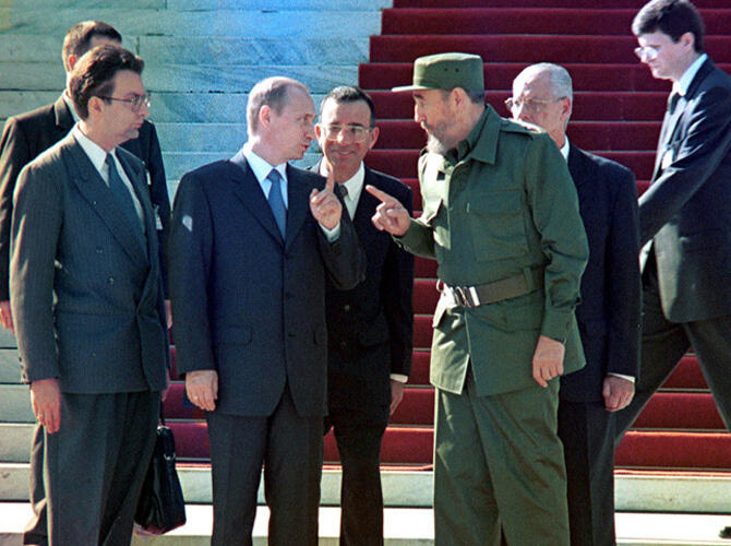 Команданте Острова свободы. Президент России Владимир Путин впервые прилетел с официальным визитом на Кубу в декабре 2000-го. Фото: lenta.ru