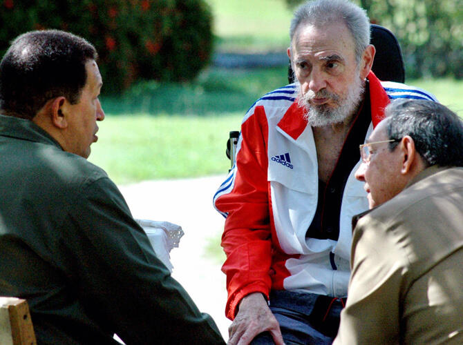 Команданте Острова свободы. Бывший президент Венесуэлы Уго Чавес считался близким другом Фиделя. Фото: lenta.ru