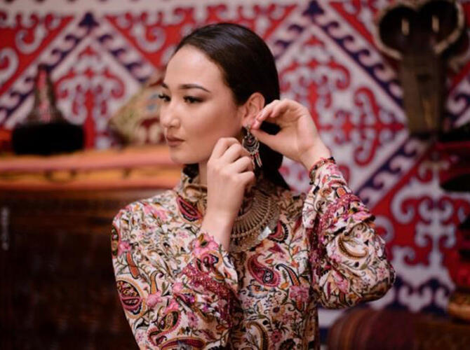 Фотоработы масштабного фотоконкурса "Я люблю Казахстан!" - Люди. Фото: Girl in a yurt