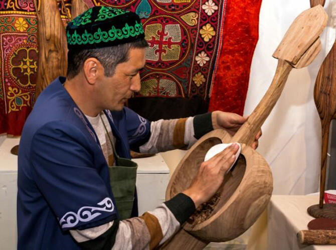 Фотоработы масштабного фотоконкурса "Я люблю Казахстан!" - Люди. Фото: Мастер народных инструментов