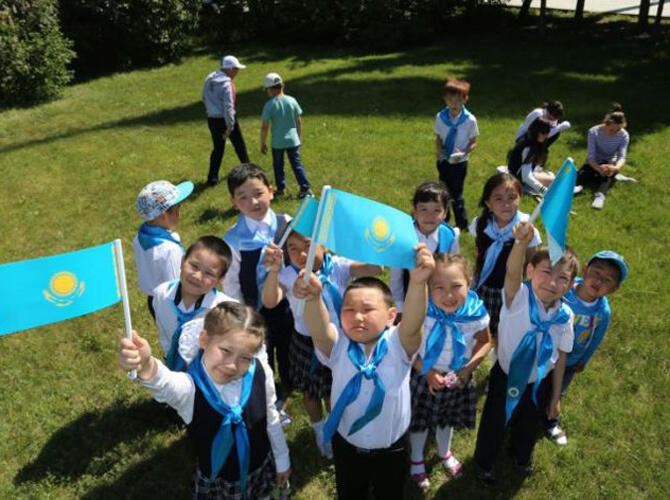 Фотоработы масштабного фотоконкурса "Я люблю Казахстан!" - Люди. Фото: СКО - юные патриоты