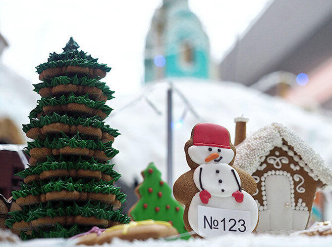 Вкус праздника: в Краснодаре испекли самую большую в России пряничную деревню