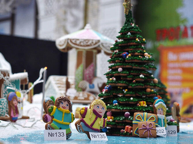 Вкус праздника: в Краснодаре испекли самую большую в России пряничную деревню