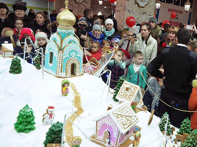 Вкус праздника: в Краснодаре испекли самую большую в России пряничную деревню