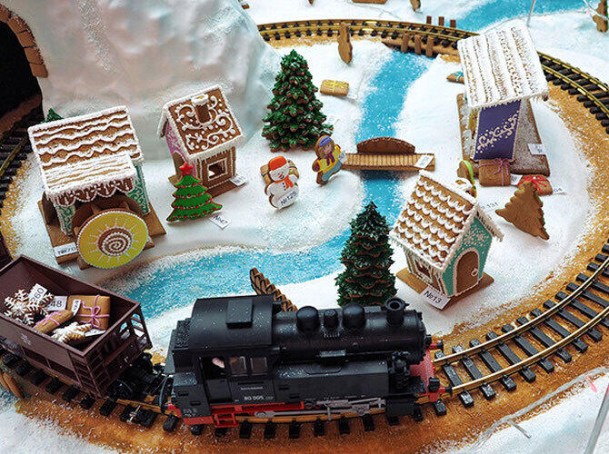 Вкус праздника: в Краснодаре испекли самую большую в России пряничную деревню