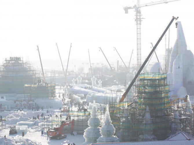 Как в Китае готовятся к Харбинскому международному фестивалю льда и снега