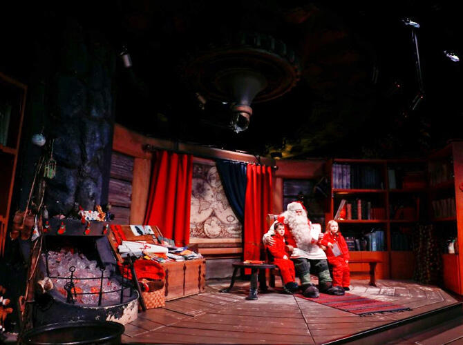 Деревня Санта-Клауса за полярным кругом в Лапландии