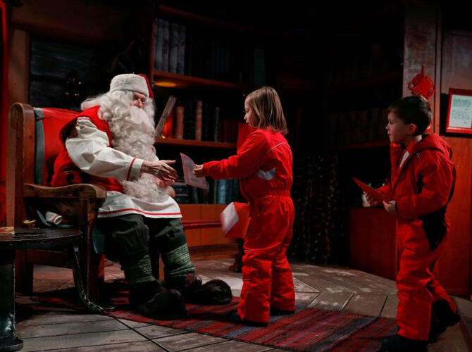 Деревня Санта-Клауса за полярным кругом в Лапландии