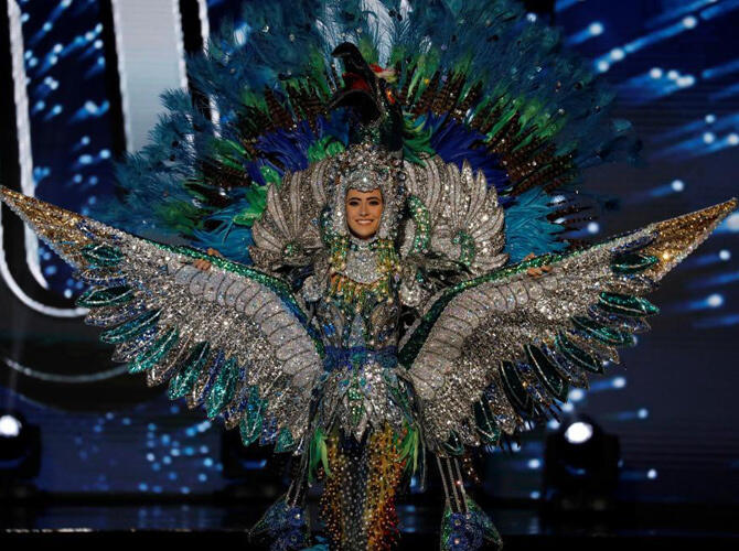 Коронована 65-я «Мисс Вселенная». Марина Хакоби из Никарагуа в наряде, вдохновленном никарагуанскими момотовыми птицами. Фото: news.tut.by