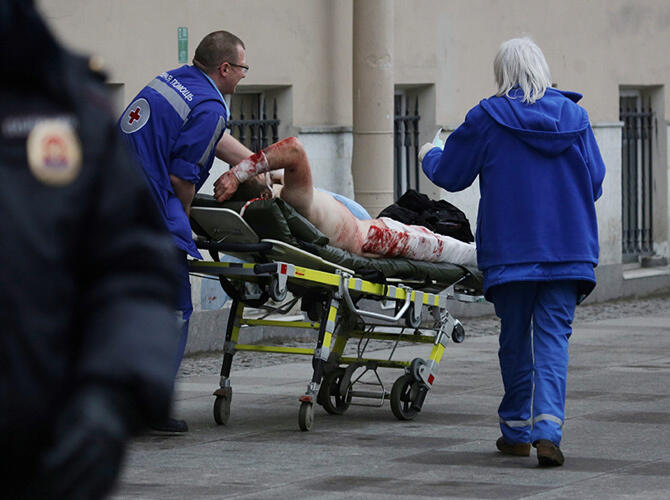 Фотографии с места взрыва в метро Санкт-Петербурга. Фото: lenta.ru