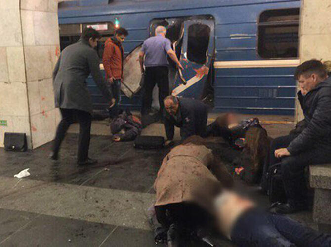 Фотографии с места взрыва в метро Санкт-Петербурга. Фото: lenta.ru