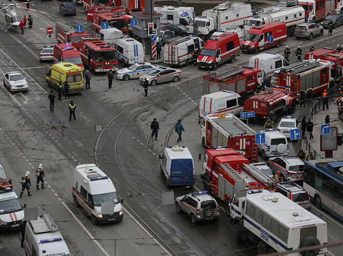 Фотографии с места взрыва в метро Санкт-Петербурга. Фото: lenta.ru