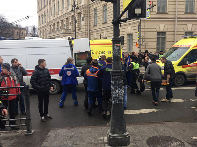 Фотографии с места взрыва в метро Санкт-Петербурга. Фото: lenta.ru