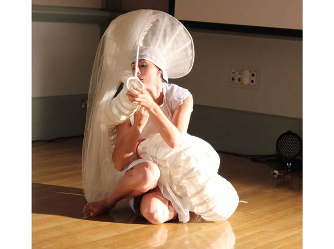 Выставленные в Лондоне работы казахстанской художницы Юлии Крыловой. Фото: leda'swomb