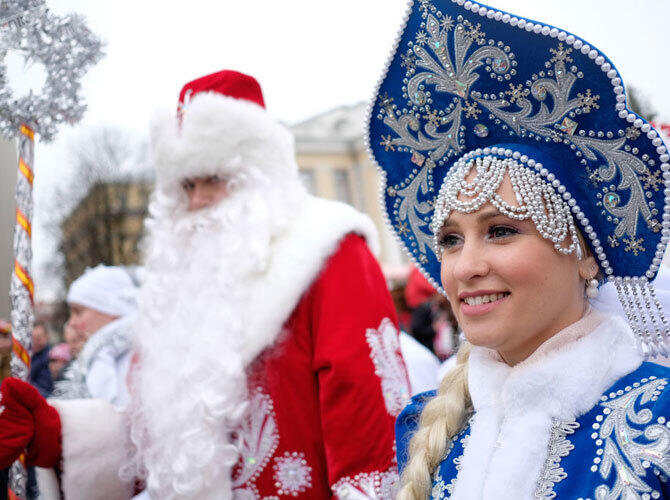 Снегурочки со всего мира. Фото: sputniknews.com