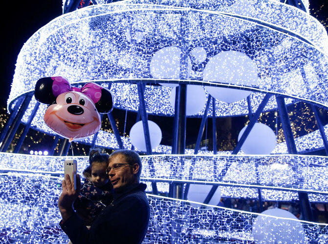 Рождественские елки со всего мира. На площади Синтагма в Афинах, Греция. Фото: sputniknews.com