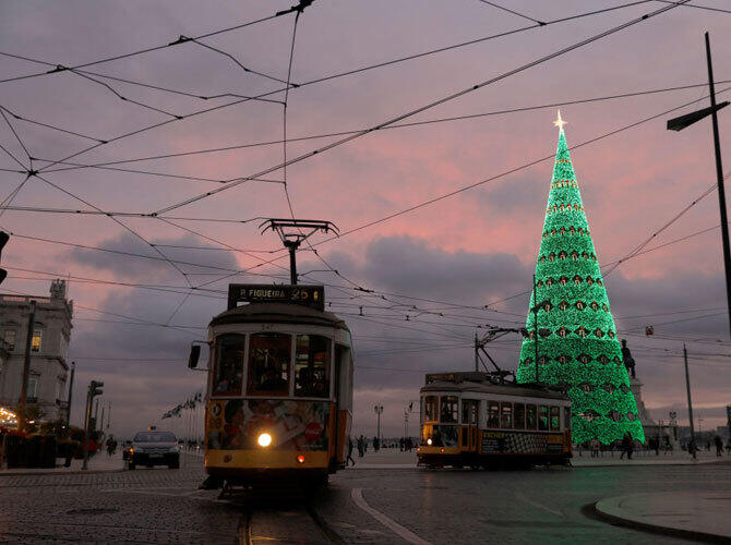 Рождественские елки со всего мира. Площадь Comercio в Лиссабоне, Португалия. Фото: sputniknews.com