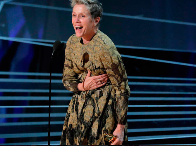 Кому и как вручали «Оскар». Актриса Фрэнсис Макдормэнд со статуэткой за лучшую женскую роль в фильме «Три билборда на границе Эббинга, Миссури». Фото: www.gazeta.ru