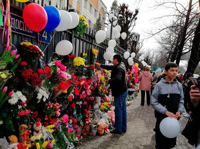 В Алматы почтили память погибших при пожаре в Кемерово