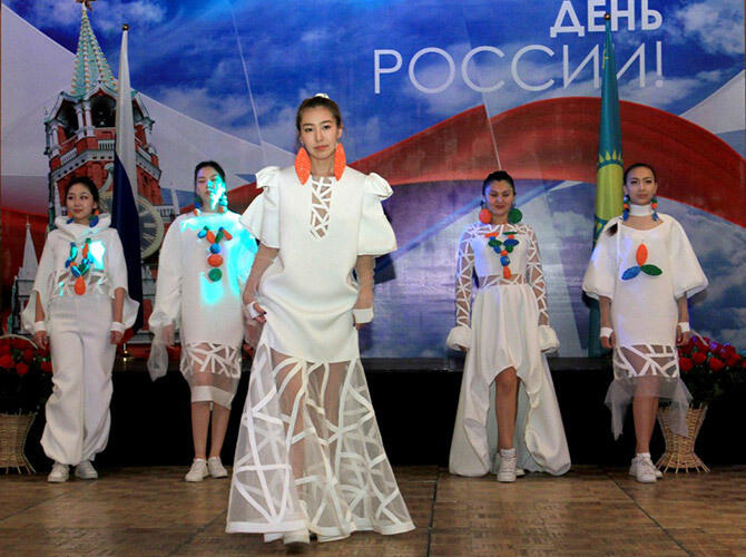 В Алматы состоялся прием, посвященный Дню России и 200-летию русского балета. Фото: Показ новой коллекции-фото Талгата Галимова