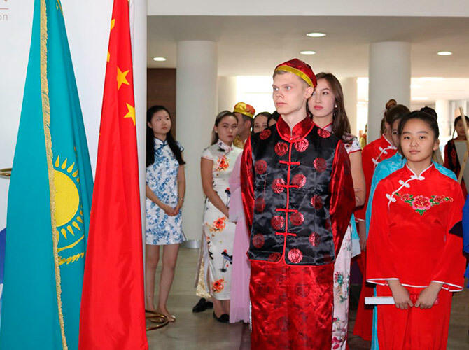 В Алматы в рамках Дня культуры Китая открылась фотовыставка "Знакомство с Чунцином-2018"
