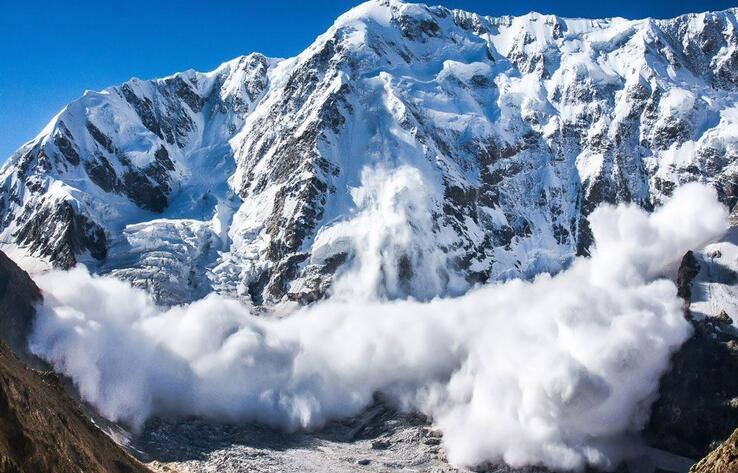 В Алматы был осуществлен профилактический спуск снежной лавины