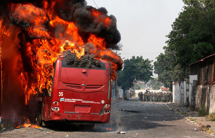 «Это шоу, чтобы уничтожить спокойную жизнь»: на венесуэльско-колумбийской границе произошли беспорядки