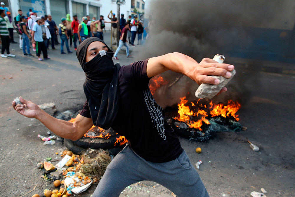 «Это шоу, чтобы уничтожить спокойную жизнь»: на венесуэльско-колумбийской границе произошли беспорядки