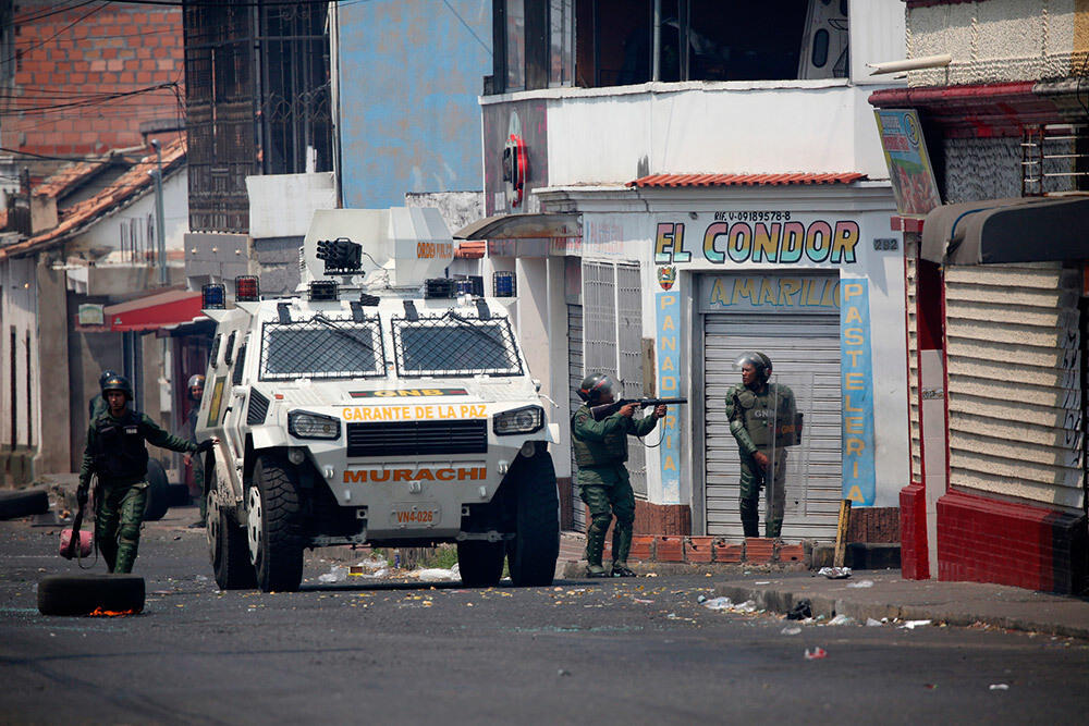 «Это шоу, чтобы уничтожить спокойную жизнь»: на венесуэльско-колумбийской границе произошли беспорядки