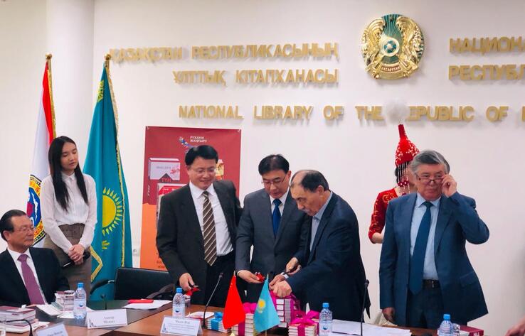 В Алматы презентовали романы китайских авторов на казахском языке 