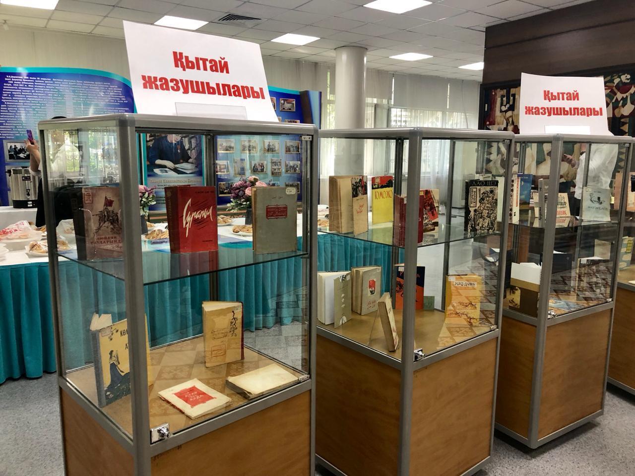 В Алматы презентовали романы китайских авторов на казахском языке 