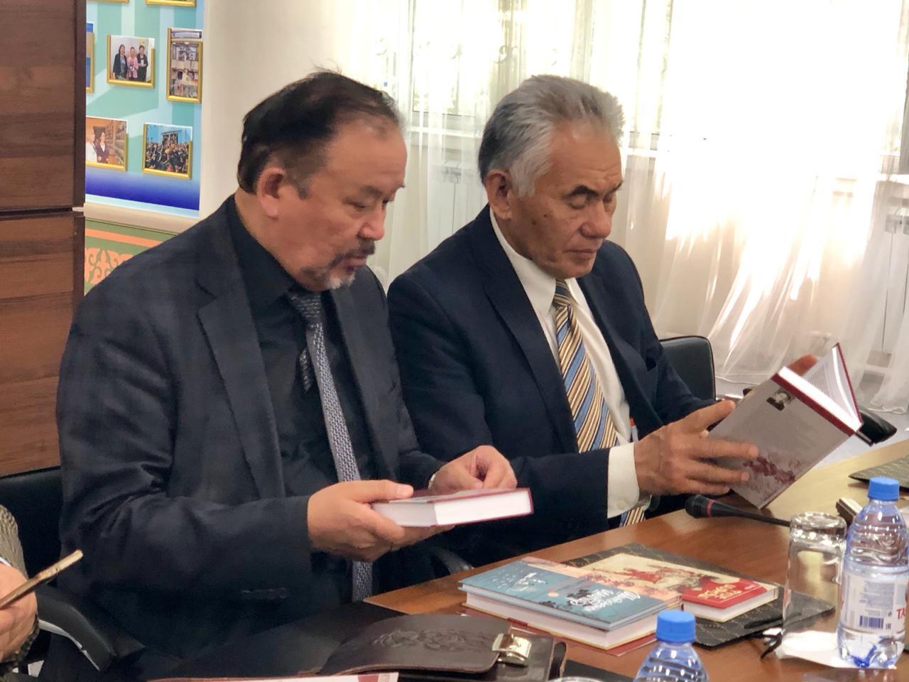 В Алматы презентовали романы китайских авторов на казахском языке 